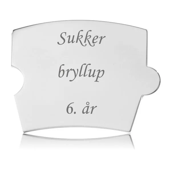 Rundpoleret Memozz Spin "Sukkerbryllup 6. år" brik i rustfrit stål med dyb, mørkegrå gravering