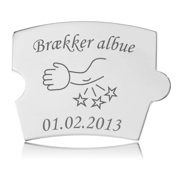 Memozz Spin Brækker albue mindebrik i håndpoleret rustfrit stål med gravering af arm, stjerner og dato. Perfekt som personlig gave.