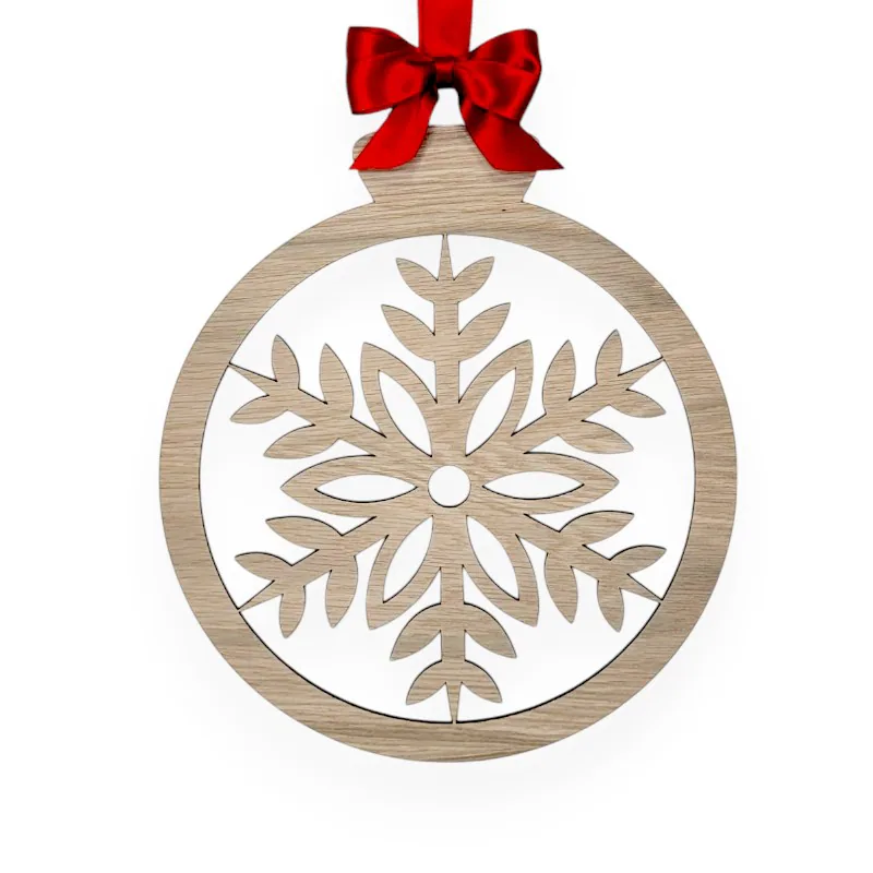 Stor Julekugle i Egefiner med Snefnug Design - 30 cm Dekoration