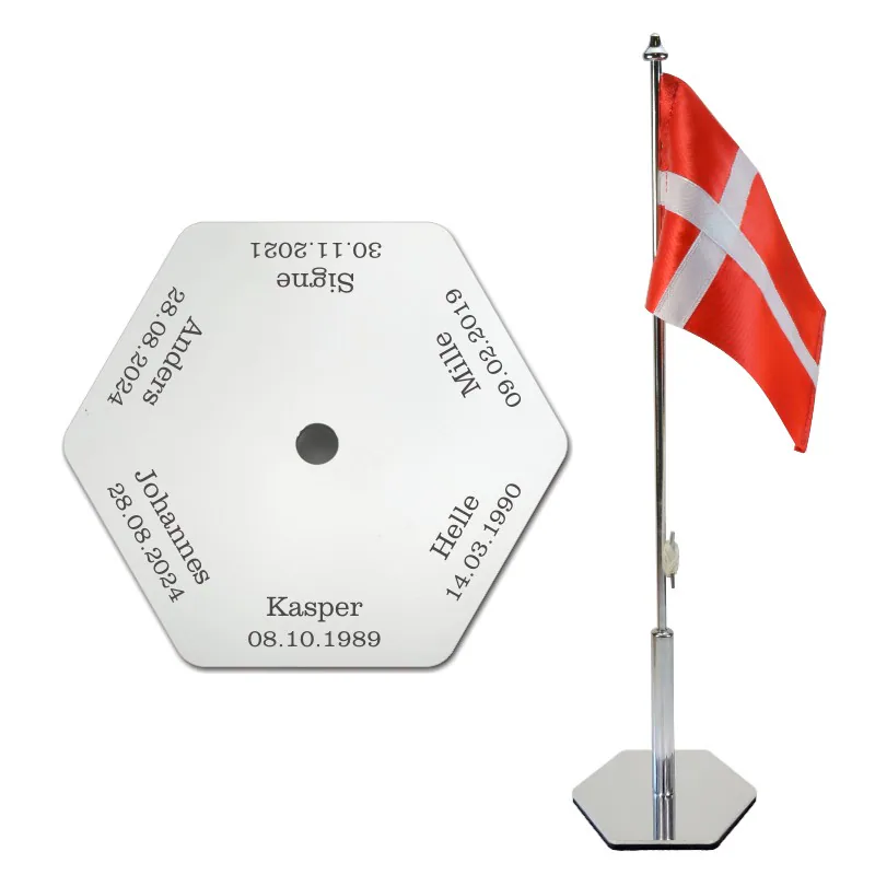 Sekskantet bordflag til Familie med indgravering af navne og datoer