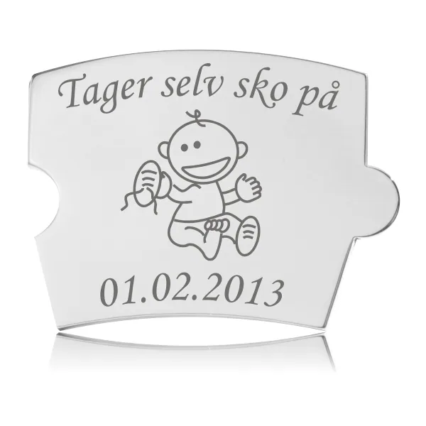 Memozz Spin brik i poleret rustfrit stål med gravering: "Tager selv sko på" og billede af en baby