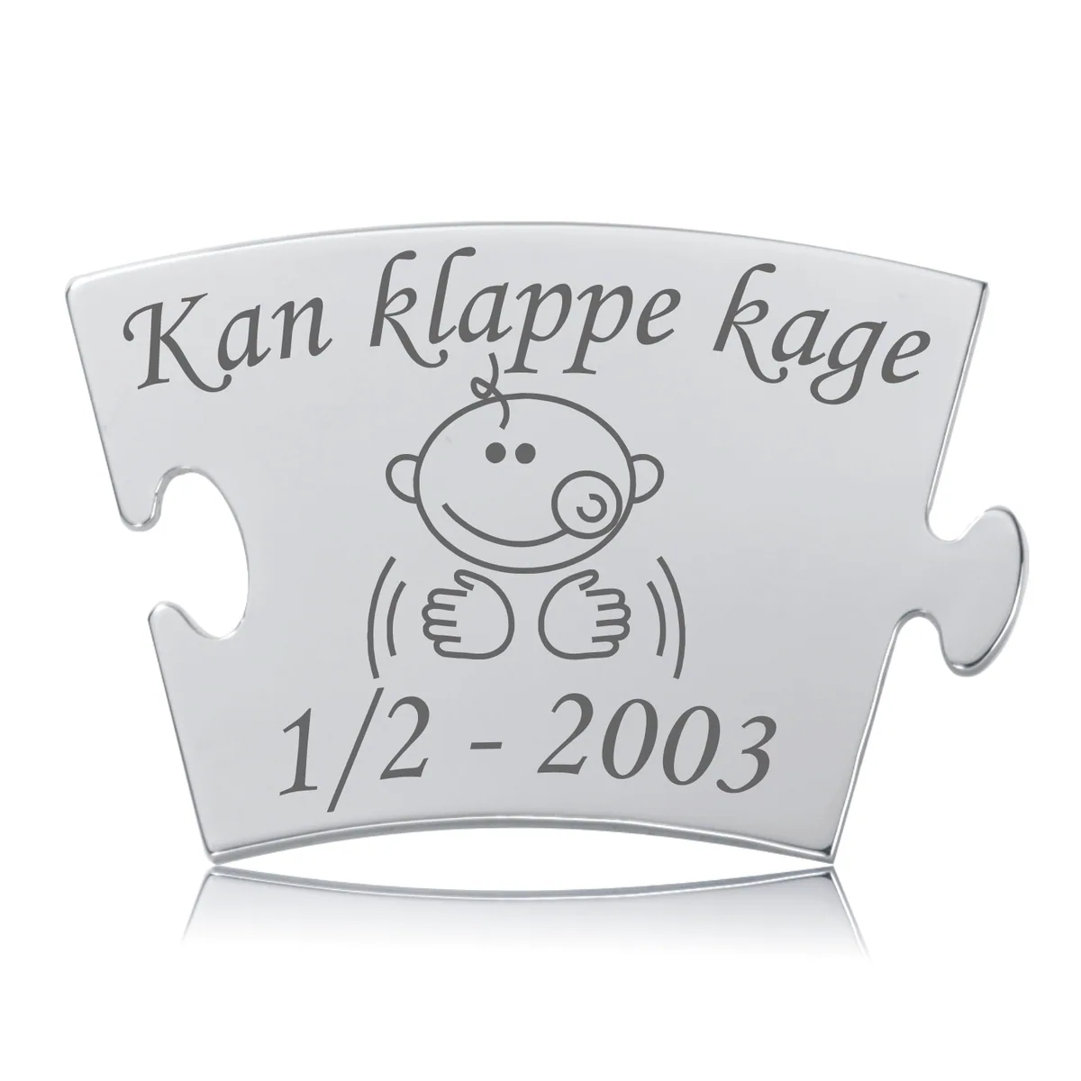 Memozz Classic brik i håndpoleret rustfri stål med gravering "Kan klappe kage" og babyillustration