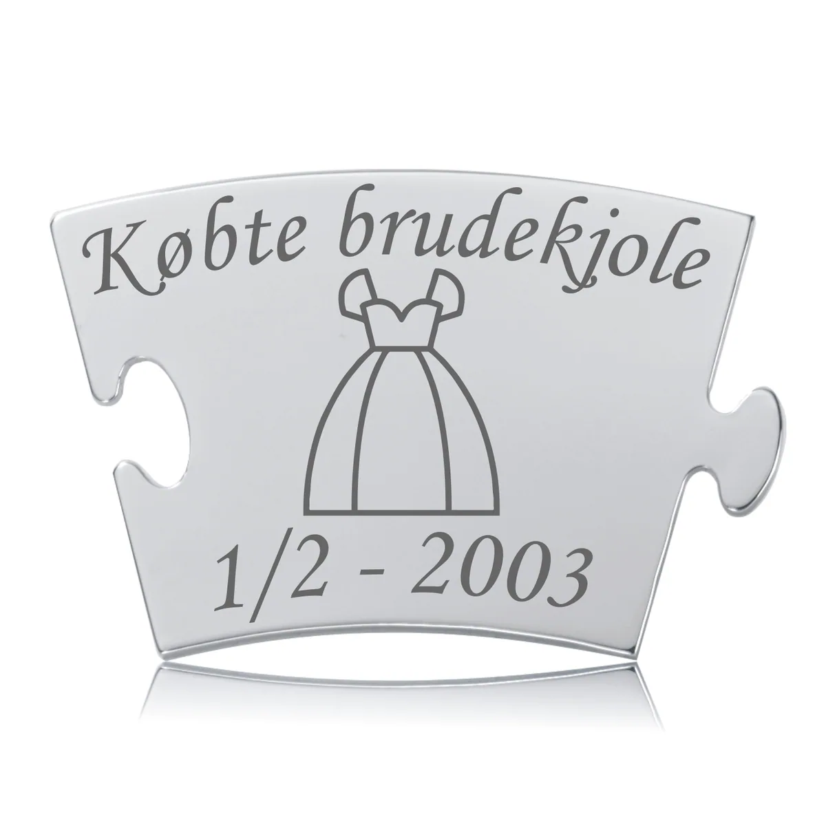 Memozz Classic brik "Købte Brudekjole" i poleret rustfrit stål, graveret med kjolemotiv og tekst.