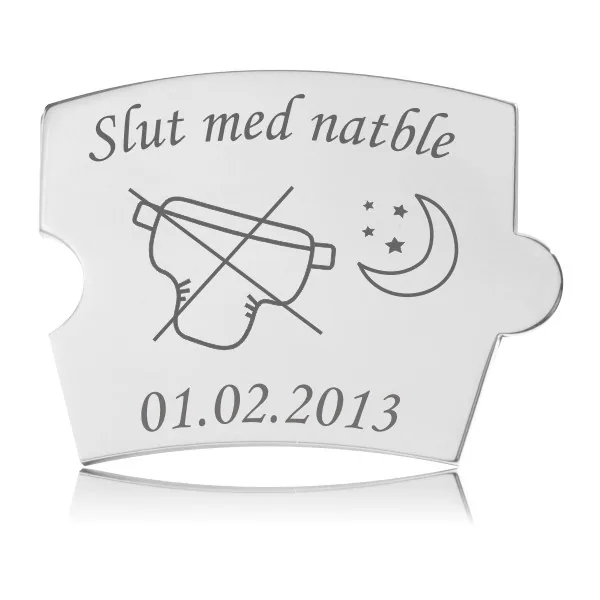 Memozz Spin brik i håndpoleret stål med lasergravering "Slut med natble", et overstreget ble-symbol, måne, stjerner og datoen 01.02.2013.