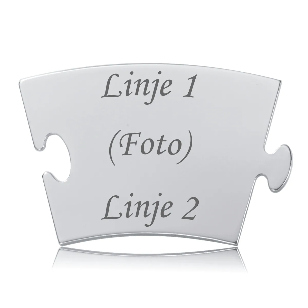 Memozz Classic brik med plads til personligt foto og to tekstlinjer, i håndpoleret rustfrit stål med mørk lasergravering.