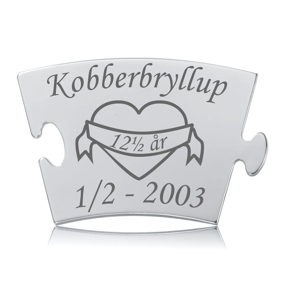 Kobberbryllup brik i poleret rustfrit stål med gravering af "Kobberbryllup", hjerte, "12½ år".