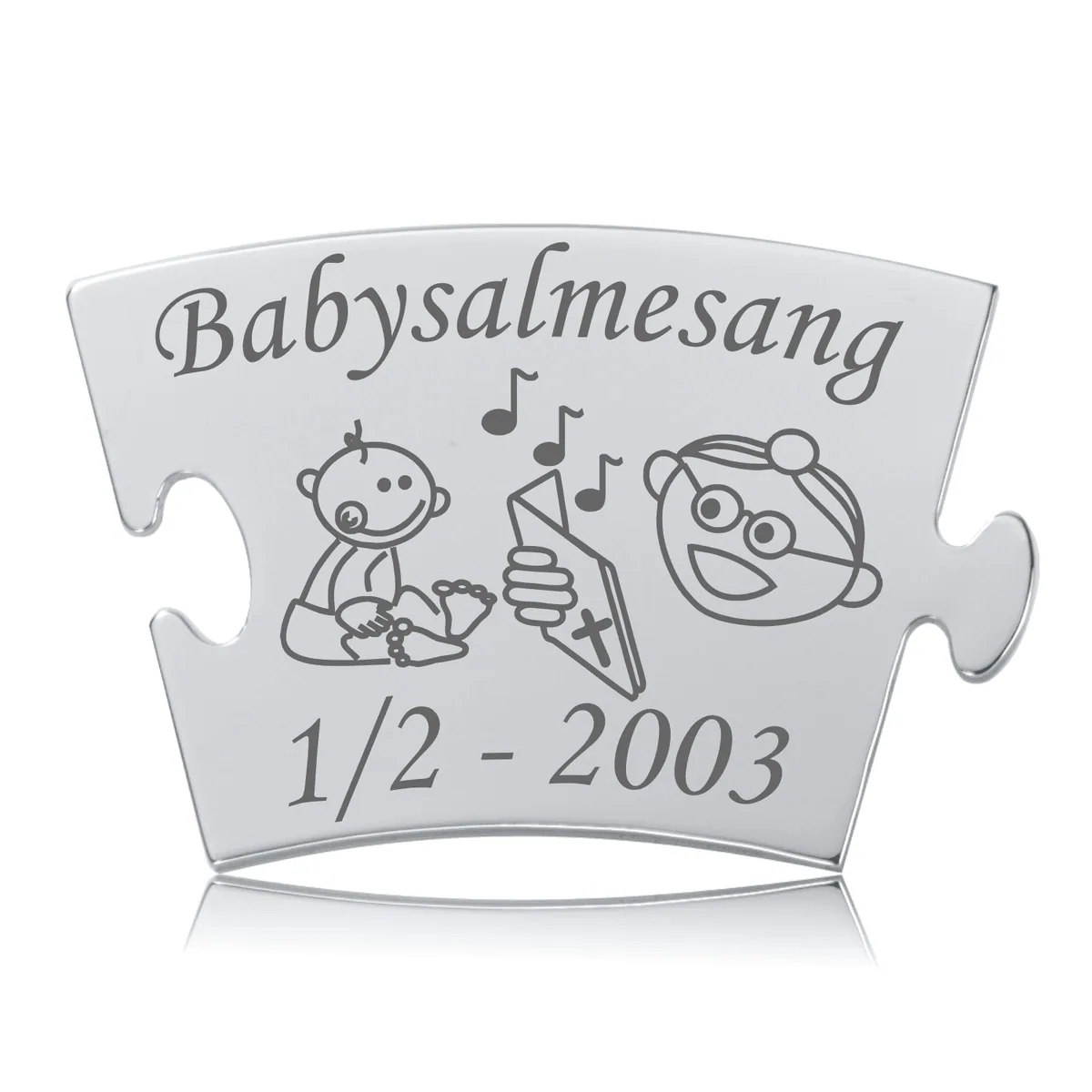 Memozz Classic Babysalmesang mindebrik i håndpoleret, graveret rustfrit stål med et barn, noder og en kirkesangbog
