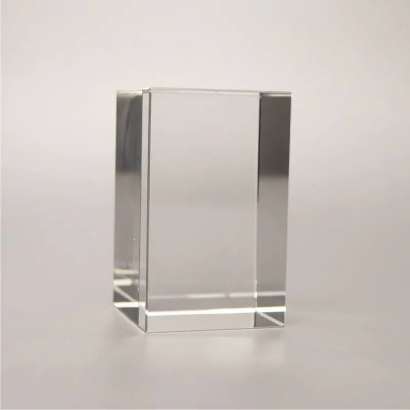 Firkantet glasblok 5x5x8 cm i klart krystalglas til 3D-lasergravering