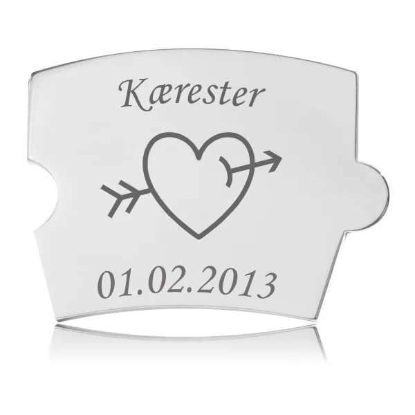 Memozz Spin brik i håndpoleret rustfri stål, graveret med "Kærester", et hjerte med pil og en dato.