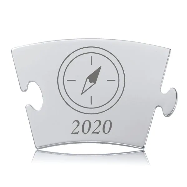 Memozz Classic Årsbrik 2020 i poleret rustfrit stål med indgraveret kompas og årstal