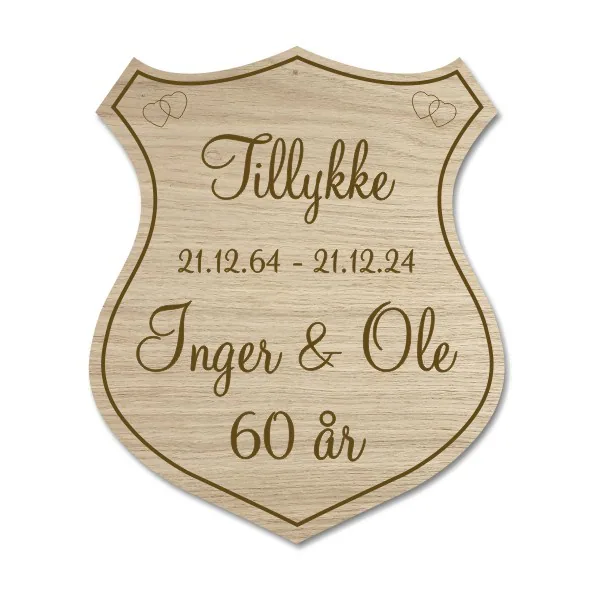Æresport skjold i lyst egetræ til diamantbryllup, personligt graveret med navne og dato for 60 års bryllupsdag.