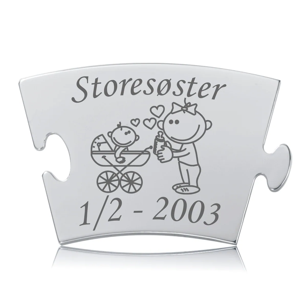 Storesøster Memozz Classic brik i rustfrit stål med gravering af storesøster og baby i barnevogn