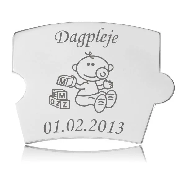 Memozz Spin brik - Dagpleje. Viser en stål-brik med gravering af en baby, klodser og teksten 'Dagpleje'.