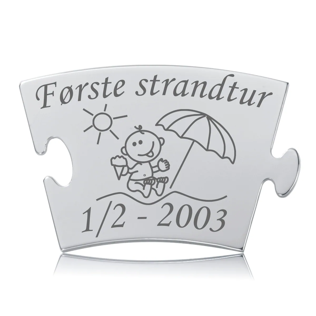 Memozz Classic brik "Første strandtur" i blankpoleret stål med gravering af strandmotiv og baby