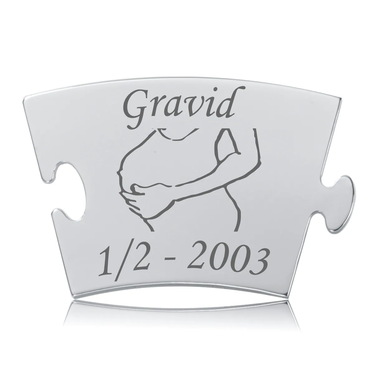 Memozz Classic brik "Gravid - Model Mave" i blankpoleret rustfrit stål med mørk lasergravering af en gravid mave og teksten "Gravid".