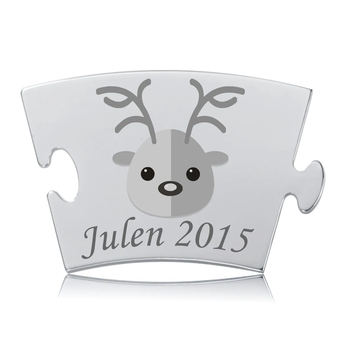 Memozz Classic Årets Julebrik 2015 i blankpoleret stål med indgraveret rensdyr og teksten Julen 2015